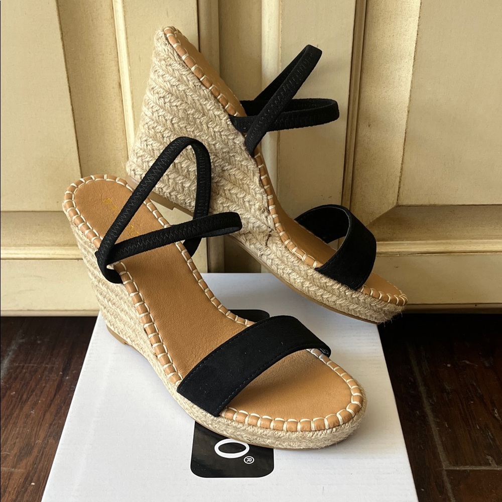 BAMBOO Black and Tan Announce Wedge Sandals